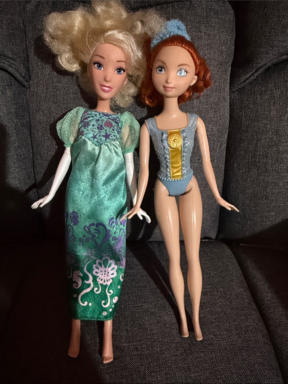 Source Unknown Green & Blue Fashion Doll Pair
